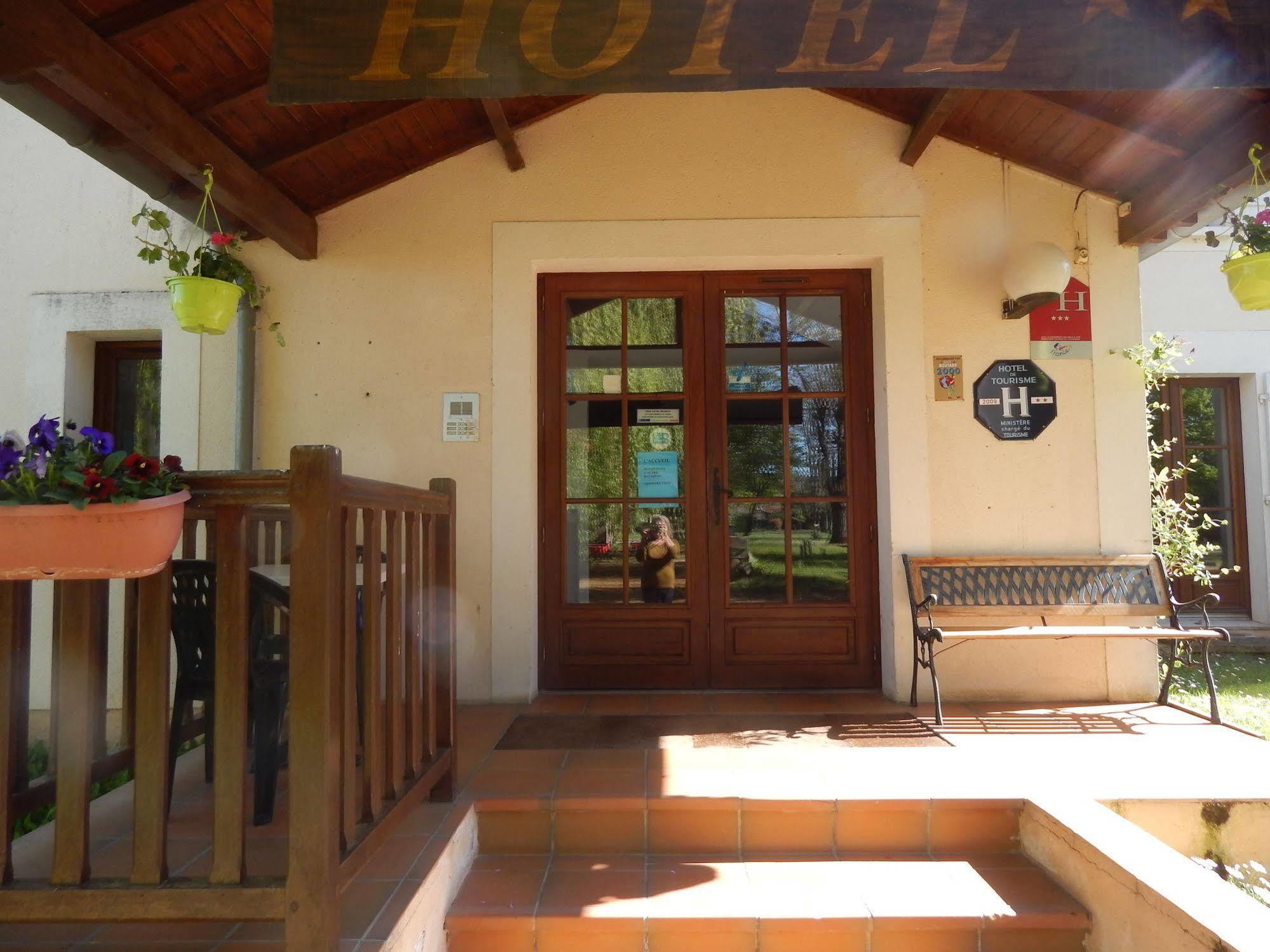 Hotel Du Parc Thonac ภายนอก รูปภาพ